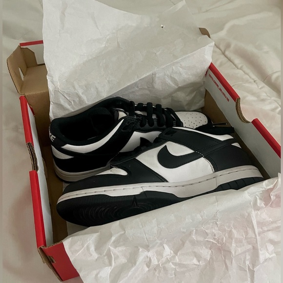 Nike panda dunks - Picture 1 of 3